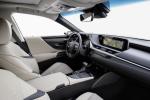 Lexus ES300h with Digital Side-View Monitor 2020 года (EU)